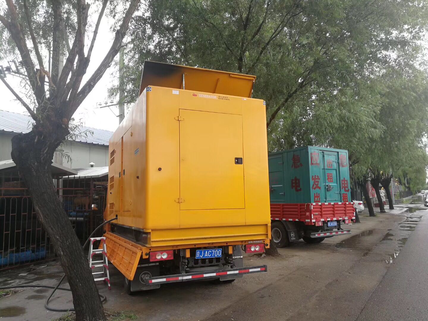 大雨致使多地突發(fā)停電，兩臺發(fā)電車通州應急供電中