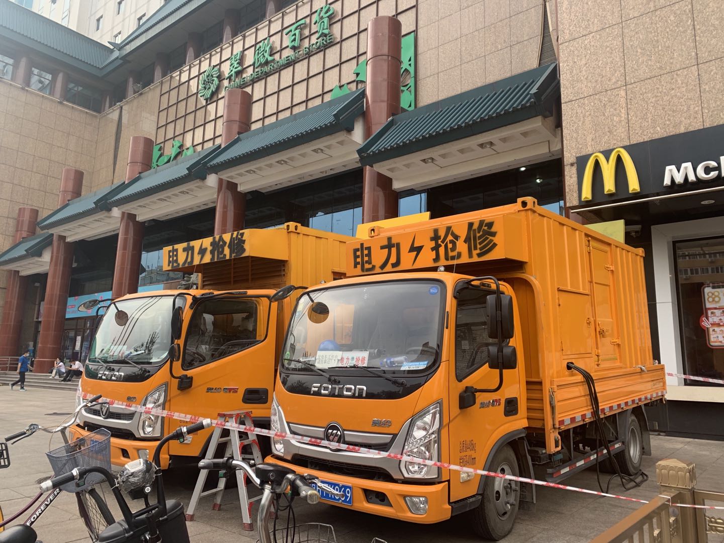 北京靜音發(fā)電車出租，400kw發(fā)電車出租