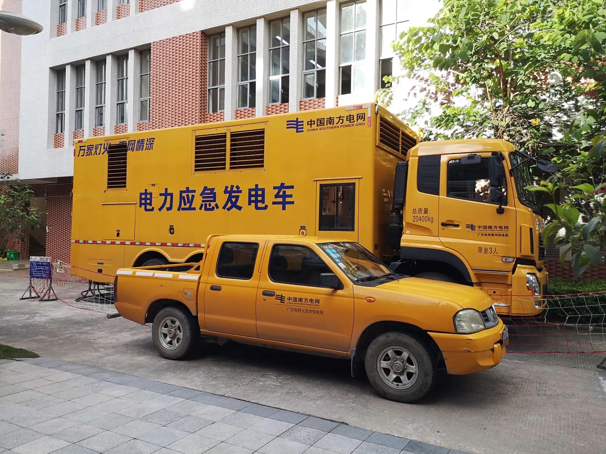 發(fā)電機(jī)出租專(zhuān)業(yè)團(tuán)隊(duì)，柴油發(fā)電機(jī)組租賃